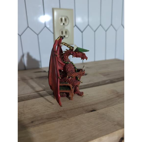 Hamilton Collection Holdin' Harry Dragon Figurine, Hold 'Em Or Fold 'Em, Flaw - Picture 2 of 6